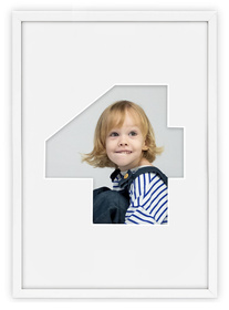 Ramka CYFERKA "4" Biała. Ramka z passe partout o rozmiarze 21x30 cm