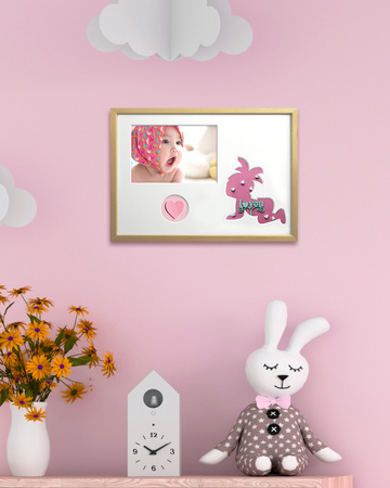 Ramka na zdjęcia do pokoju dziecięcego jasne drewno. Ramka z passe partout o rozmiarze 21x30 cm