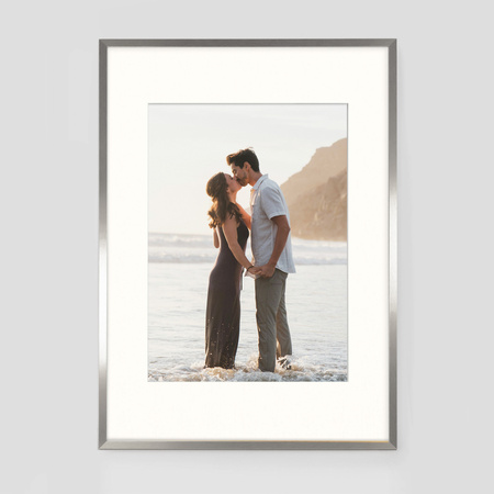 Ramka srebrna HEN PASS S z passe-partout – rozmiar 70x100 cm (okienko 50x70 cm)