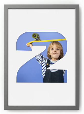 Ramka CYFERKA "2" Szara. Ramka z passe partout o rozmiarze 21x30 cm
