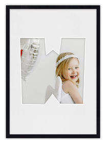 Ramka LITERKA "W" Czarna. Ramka z passe partout o rozmiarze 21x30 cm