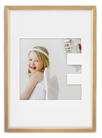 Ramka LITERKA "E" jasne drewno - Ramka z passe partout o rozmiarze 21x30 cm