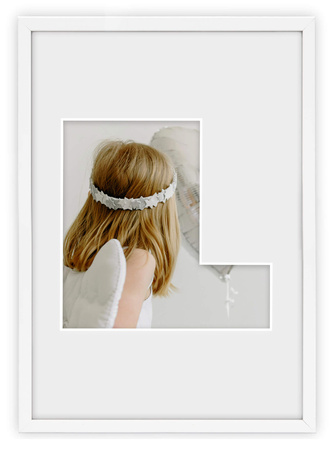 Ramka LITERKA "L" Biała. Ramka z passe partout o rozmiarze 21x30 cm