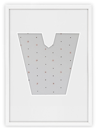 Ramka LITERKA "V" Biała. Ramka z passe partout o rozmiarze 21x30 cm