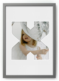 Ramka LITERKA "X" Szara. Ramka z passe partout o rozmiarze 21x30 cm