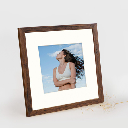 Ramka brązowa HEN PASS 4 z passe-partout – rozmiar 30x30 cm (okienko 20x20 cm)