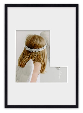 Ramka LITERKA "L" Czarna. Ramka z passe partout o rozmiarze 21x30 cm