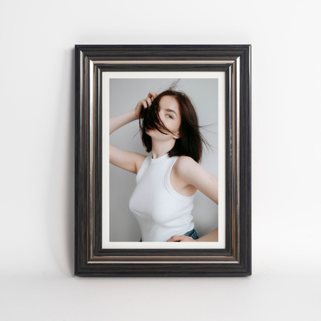 Ramka drewniana wenge ze srebrnym paskiem EXM 5 - 15x21 cm