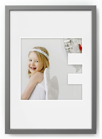 Ramka LITERKA "E" Szara - Ramka z passe partout o rozmiarze 21x30 cm