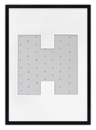 Ramka LITERKA "H" czarna. Ramka z passe partout o rozmiarze 21x30 cm