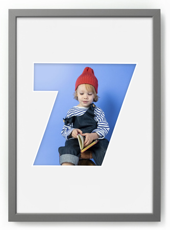 Ramka CYFERKA "7" Szara. Ramka z passe partout o rozmiarze 21x30 cm
