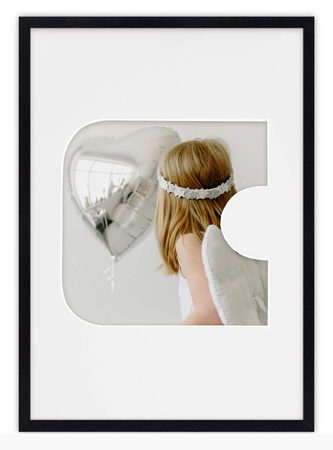 Ramka LITERKA "C" czarne - Ramka z passe partout o rozmiarze 21x30 cm