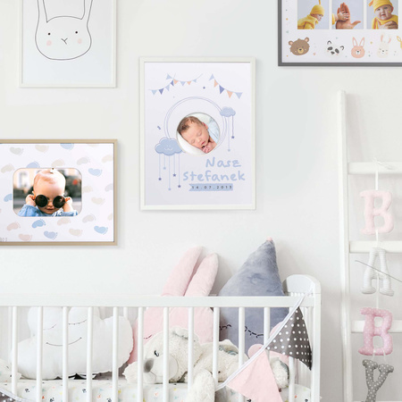 Personalizowana Ramka dla Dzieci - Biała Drewniana Ramka z passe partout o rozmiarze 30x40 cm