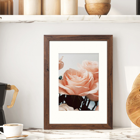 Ramka brązowa HEN PASS 4 z passe-partout – rozmiar 21x29,7 cm (okienko 15x21 cm)