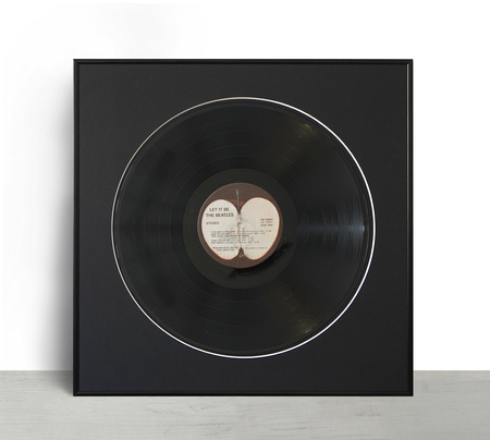 Ramka na płytę winylową - czarna. Ramka aluminiowa o rozmiarze 40x40 cm