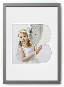 Ramka LITERKA "B" Szara - Ramka z passe partout o rozmiarze 21x30 cm