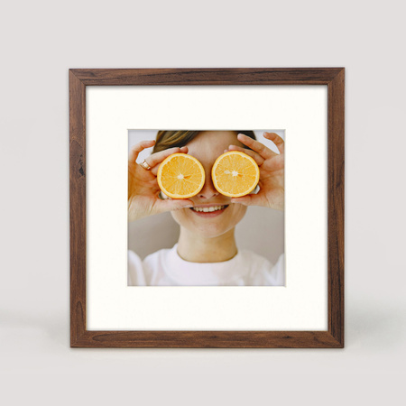 Ramka brązowa HEN PASS 4 z passe-partout – rozmiar 30x30 cm (okienko 20x20 cm)