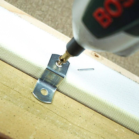 Komplet blaszek 32 mm do montażu podobrazi. Zestaw zawiera wkręty.