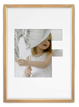 Ramka LITERKA "F" jasne drewno - Ramka z passe partout o rozmiarze 21x30 cm