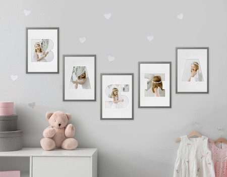 Ramka LITERKA "T" Szara. Ramka z passe partout o rozmiarze 21x30 cm