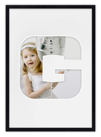 Ramka LITERKA "G" czarna. Ramka z passe partout o rozmiarze 21x30 cm