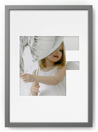 Ramka LITERKA "F" Szara - Ramka z passe partout o rozmiarze 21x30 cm