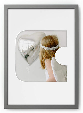 Ramka LITERKA "C" Szara - Ramka z passe partout o rozmiarze 21x30 cm