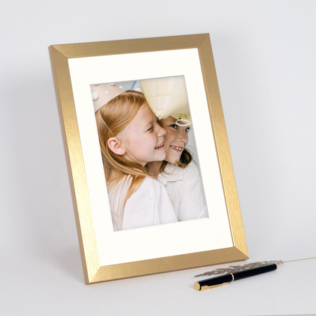 Ramka złota HEN PASS Z z passe-partout – rozmiar 21x29,7 cm (okienko 15x21 cm)