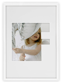 Ramka LITERKA "F" biała - Ramka z passe partout o rozmiarze 21x30 cm