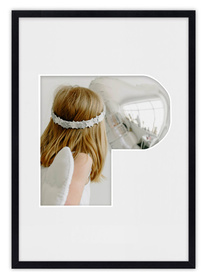 Ramka LITERKA "P" Czarna. Ramka z passe partout o rozmiarze 21x30 cm