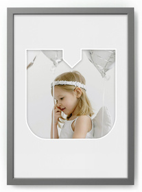 Ramka LITERKA "U" Szara. Ramka z passe partout o rozmiarze 21x30 cm