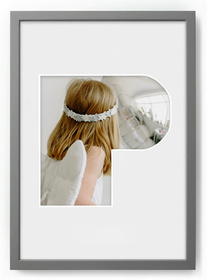 Ramka LITERKA "P" Szara. Ramka z passe partout o rozmiarze 21x30 cm