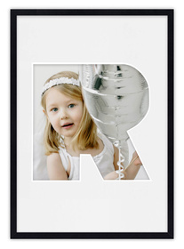 Ramka LITERKA "R" Czarna. Ramka z passe partout o rozmiarze 21x30 cm