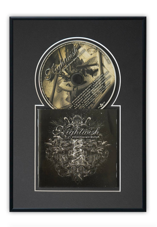 Ramka na płytę CD w kolorze czarnym. Ramka aluminiowa o rozmiarze 21x30 cm