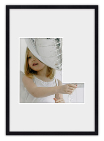 Ramka LITERKA "L" Czarna. Ramka z passe partout o rozmiarze 21x30 cm