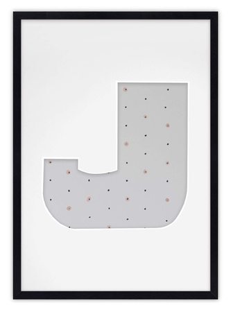 Ramka LITERKA "J" czarna. Ramka z passe partout o rozmiarze 21x30 cm