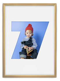 Ramka CYFERKA "7" Naturalne Drewno. Ramka z passe partout o rozmiarze 21x30 cm