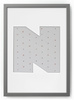 Ramka LITERKA "N" Szara. Ramka z passe partout o rozmiarze 21x30 cm