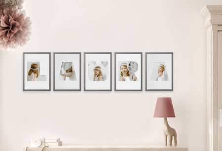 Ramka LITERKA "H" Szara. Ramka z passe partout o rozmiarze 21x30 cm