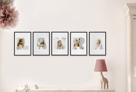 Ramka LITERKA "G" czarna. Ramka z passe partout o rozmiarze 21x30 cm