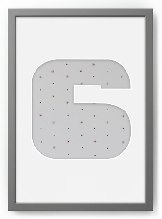 Ramka CYFERKA "6" Szara. Ramka z passe partout o rozmiarze 21x30 cm