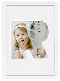 Ramka LITERKA "R" Biała. Ramka z passe partout o rozmiarze 21x30 cm