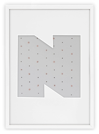 Ramka LITERKA "N" Biała. Ramka z passe partout o rozmiarze 21x30 cm