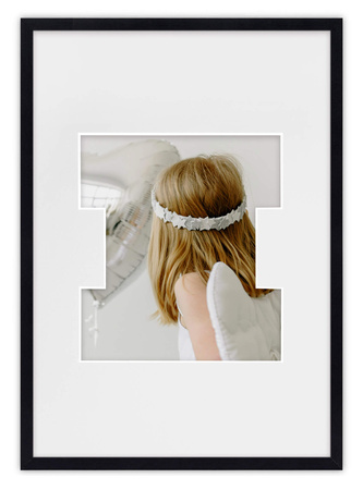 Ramka LITERKA "I" czarna. Ramka z passe partout o rozmiarze 21x30 cm