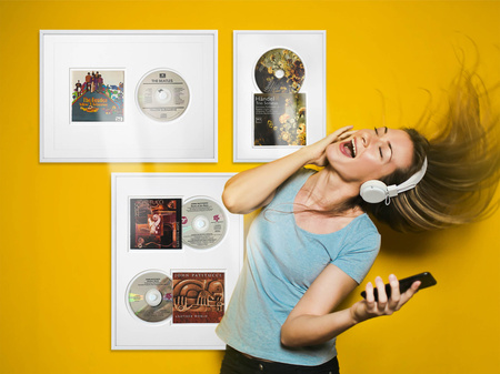 Ramka na płytę CD w kolorze czarnym. Ramka aluminiowa o rozmiarze 30x40 cm