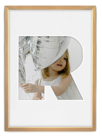 Ramka LITERKA "R" Jasne Drewno. Ramka z passe partout o rozmiarze 21x30 cm