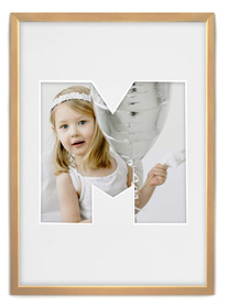 Ramka LITERKA "M" Jasne Drewno. Ramka z passe partout o rozmiarze 21x30 cm