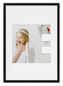Ramka LITERKA "E" czarna - Ramka z passe partout o rozmiarze 21x30 cm
