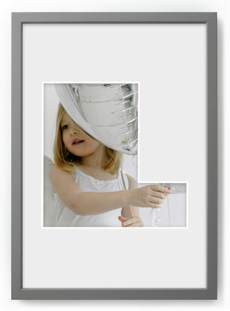 Ramka LITERKA "L" Szara. Ramka z passe partout o rozmiarze 21x30 cm