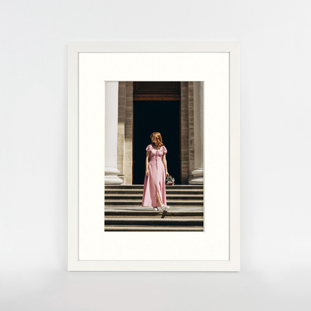 Ramka biała HEN PASS 1 z passe-partout – rozmiar 30x40 cm (okienko 21x30 cm)